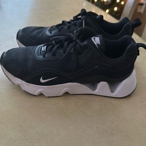 Nike RYZ 365 size 10 women’s